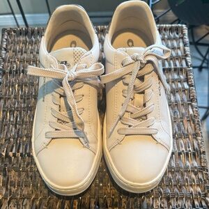 Coach Cream and‎ Tan Leather Low Top Sneakers